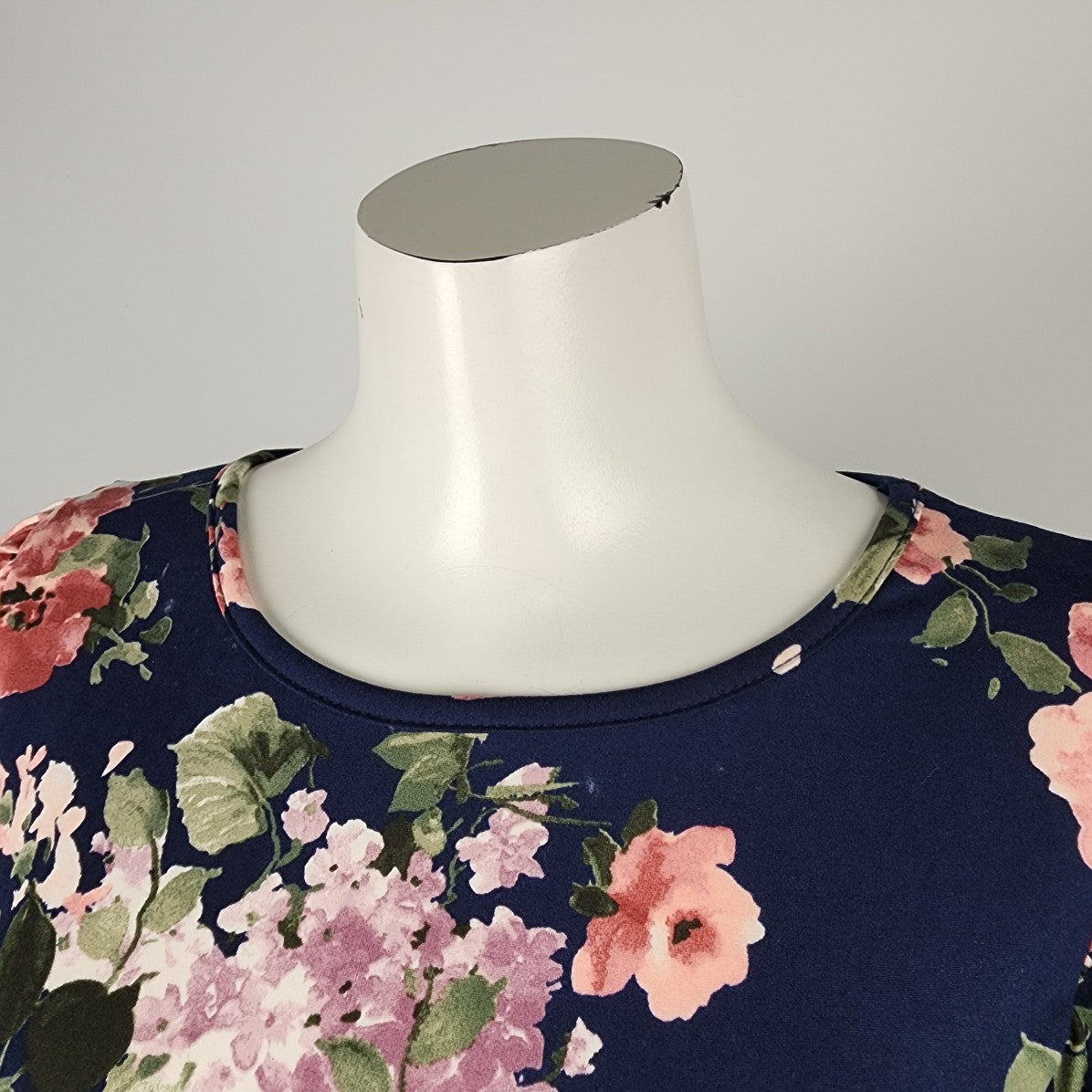 Reborn J Navy Floral Ruffle Sleeve Top Size XL