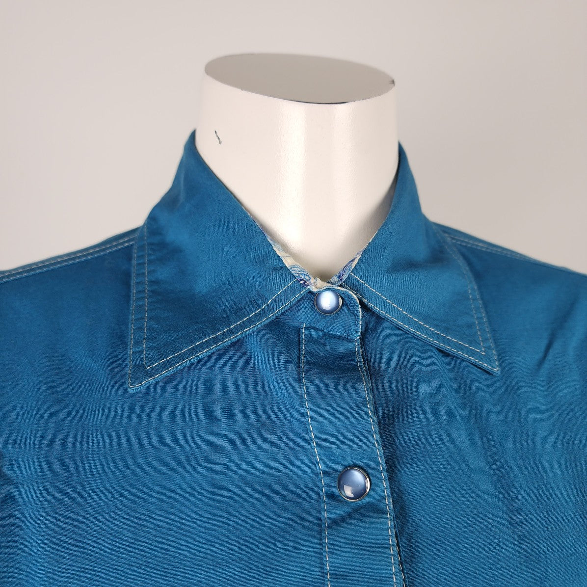 Outback Trading Company Blue Pearl Snap Collared Top Size M