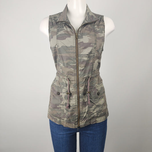 Maurices Green Camo Zip Up Vest Size S