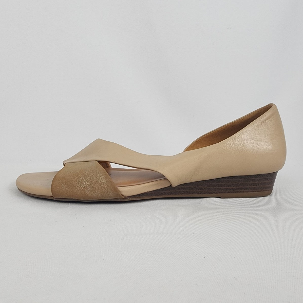 Naturalizer Brown & Taupe Low Wedge Sandals Size 9.5