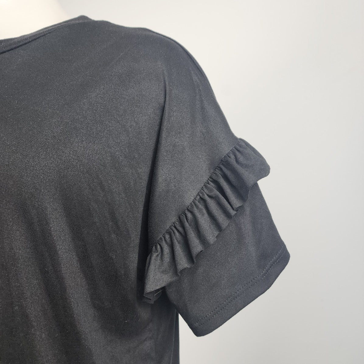 Reborn J Black Ruffle Short Sleeve Top Size M