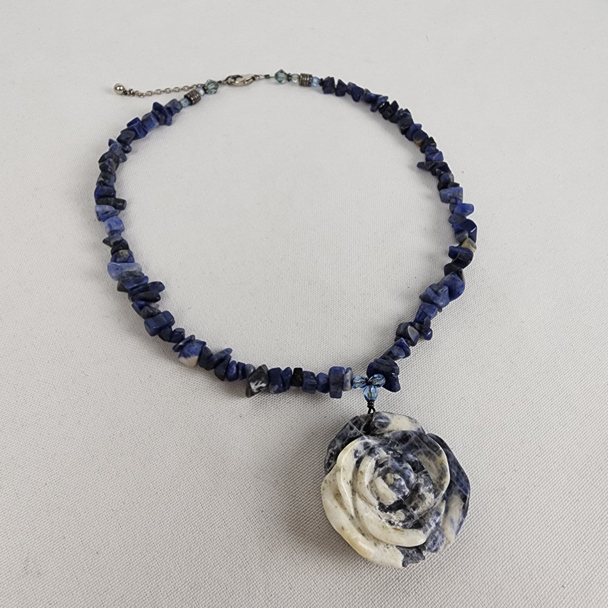 Blue Natural Stone Carved Flower Pendant Beaded Necklace