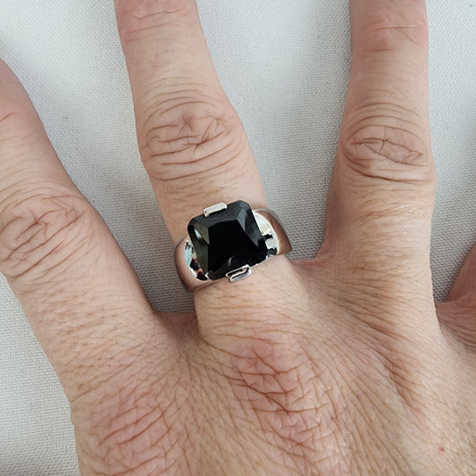 Silver & Black Faceted Stone Ring Size 9