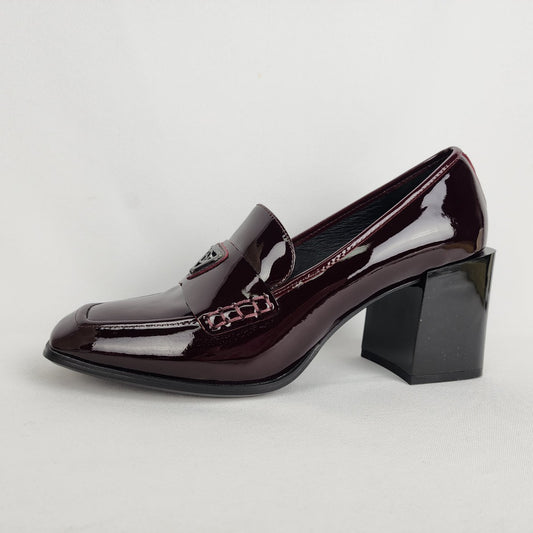 The Wishbone Collection Burgundy Patent Leather Block Heel Loafers Size 9