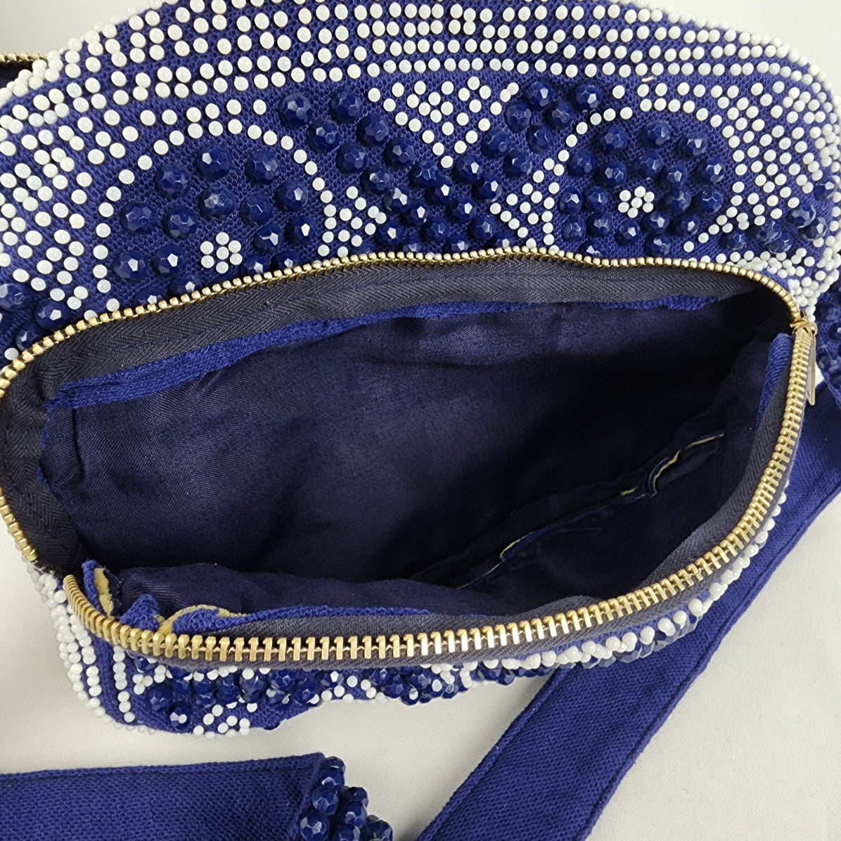 Vintage Hong Kong Blue & White Beaded Zip Up Shoulder Purse