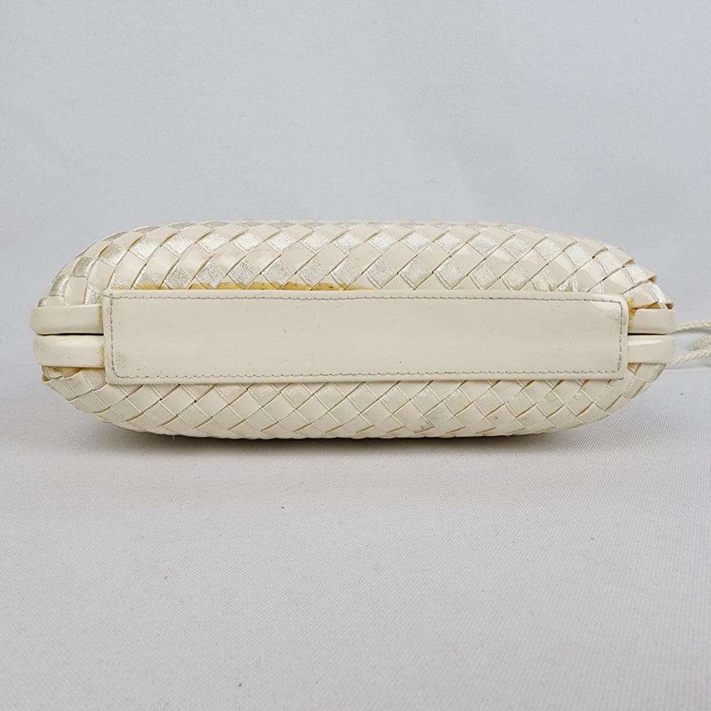 Vintage Cream Woven Hard Schell Clutch Purse