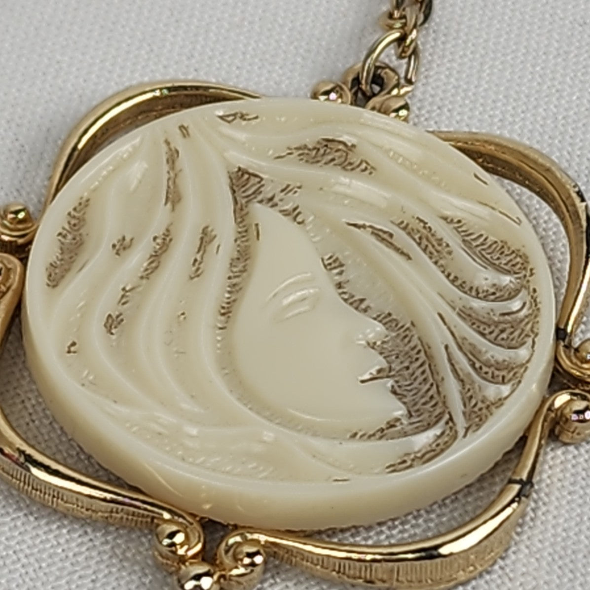 Vintage Sarah Coventry Cream Carved Womens Face Pendant Necklace