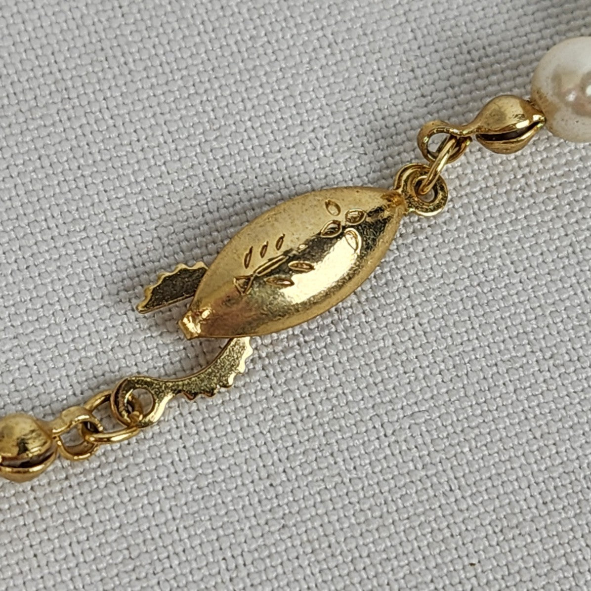 Vintage Cream Glass Faux Pearl Necklace