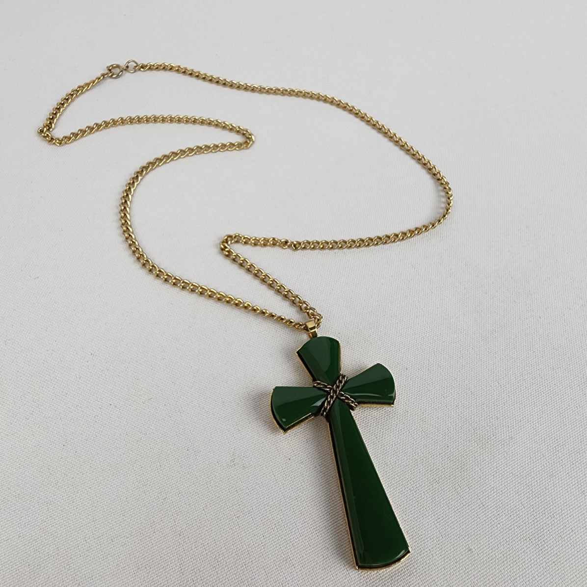 Vintage Gold Tone Green Cross Pendant Chain Necklace