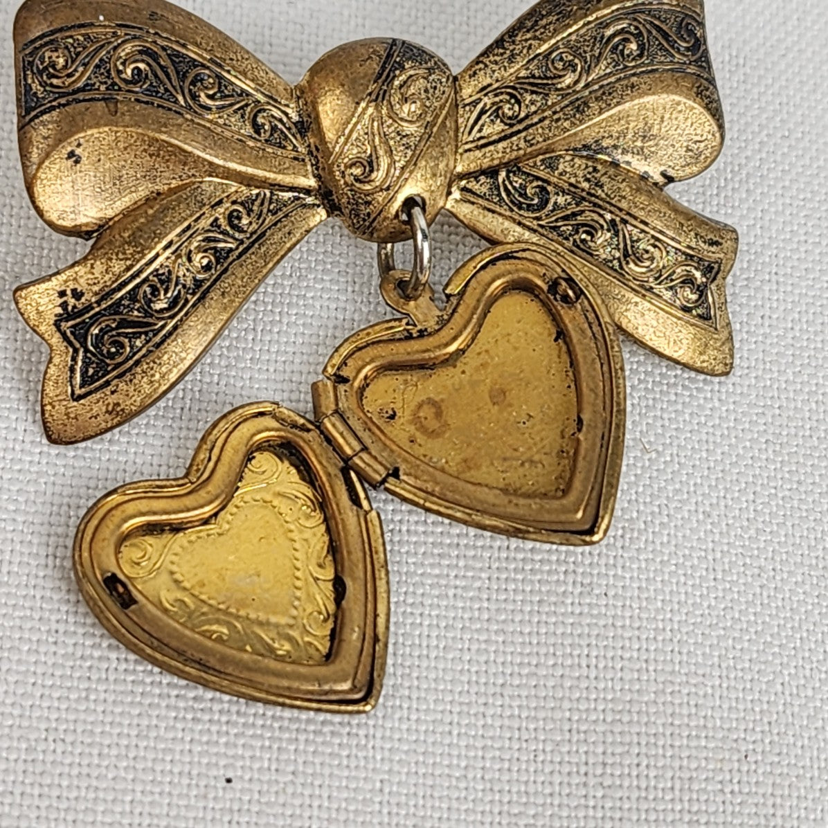 Vintage Gold Tone Bow Locket Pendant Brooch