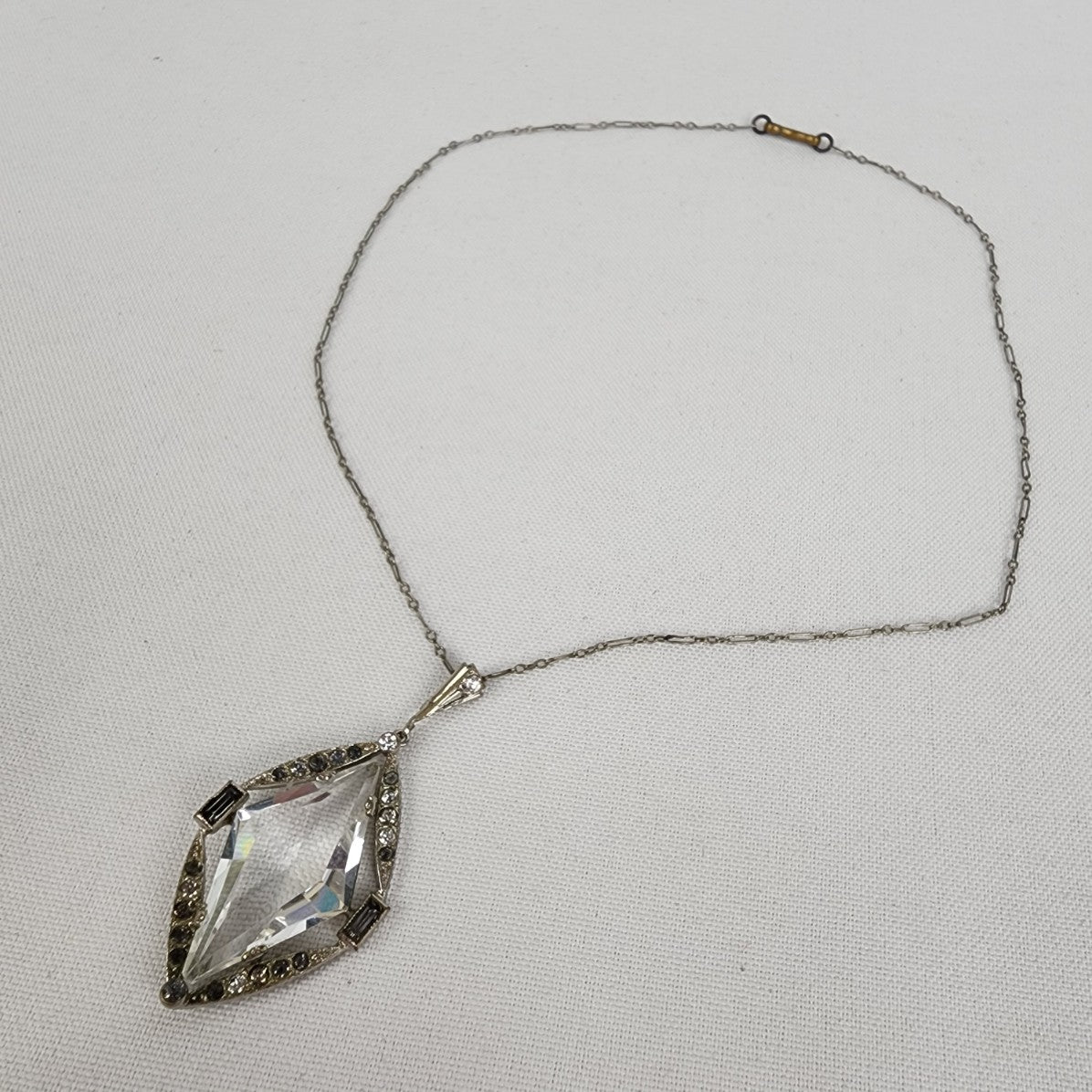 Vintage Art Deco Cut Crystal Silver Tone Pendant Chain Necklace