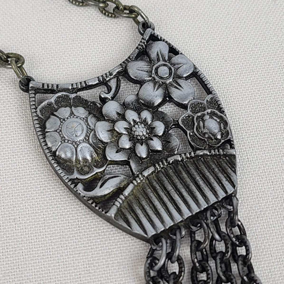 Vintage Sarah Coventry Floral Chain Tassel Pendant Necklace