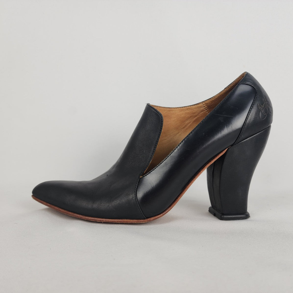 John Fluevog The Elegant Conversations Kendra Black Leather Heeled Shoe Size 9