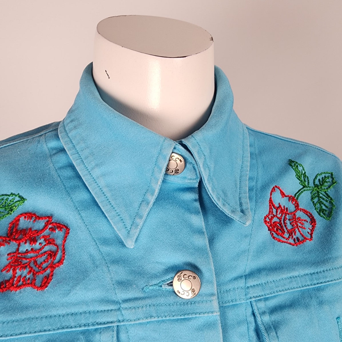 Tradition Country Collection Blue Cotton Embroidered Floral Button Up Denim Jacket Size 8