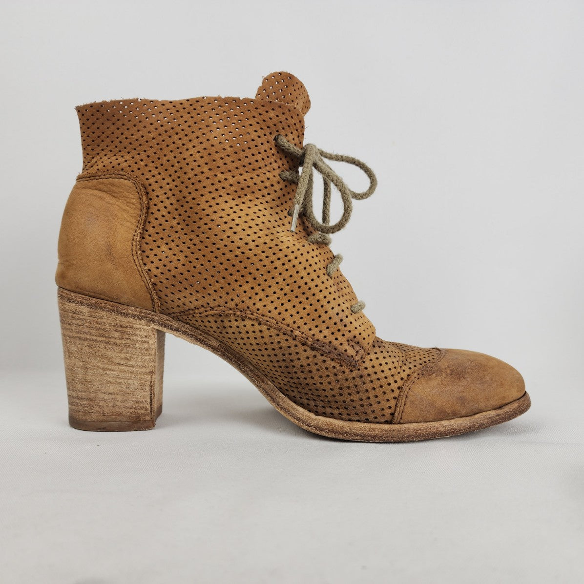 Juice Shoes Brown Leather Lace Up Heeled Booties Size 9