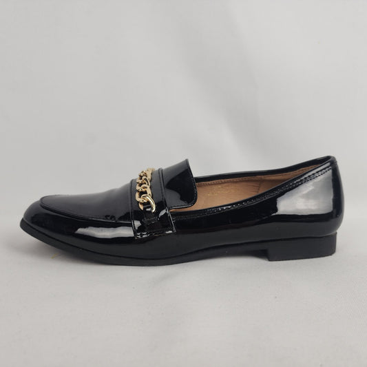 Le Chateau Black Patent Gold Chain Loafers Size 5.5