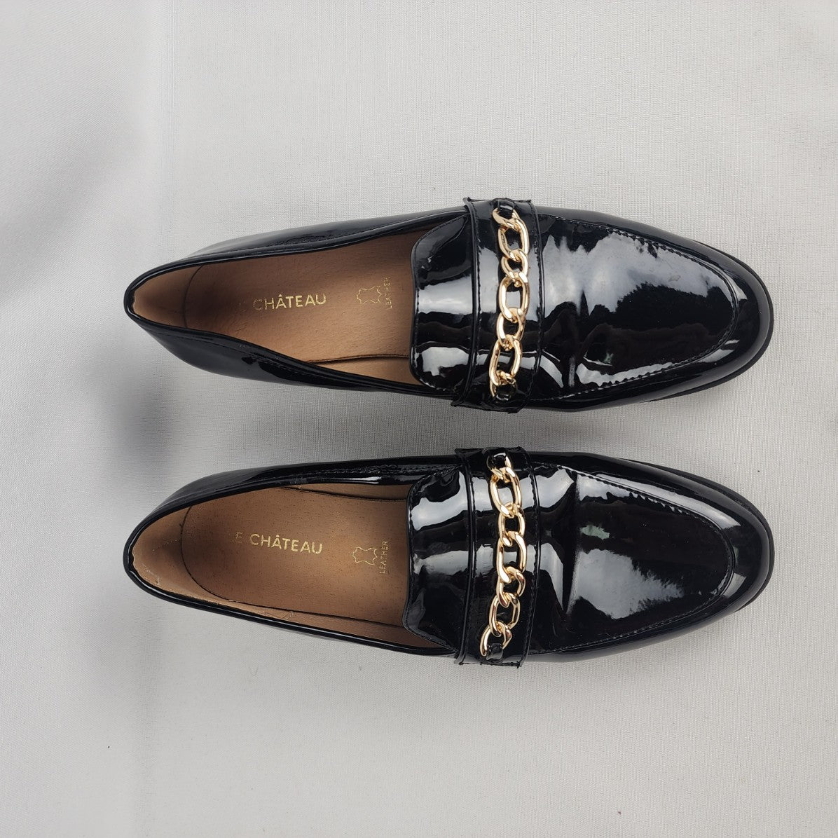 Le Chateau Black Patent Gold Chain Loafers Size 5.5