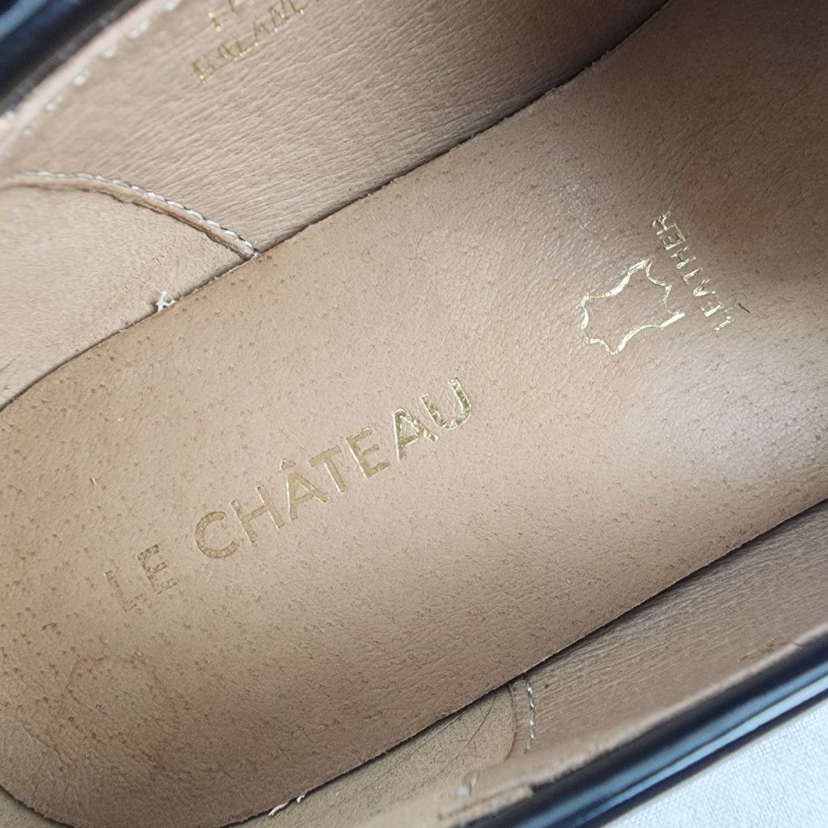 Le Chateau Black Patent Gold Chain Loafers Size 5.5