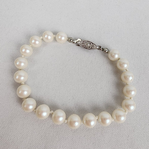 Vintage White Faux Pearl Bracelet