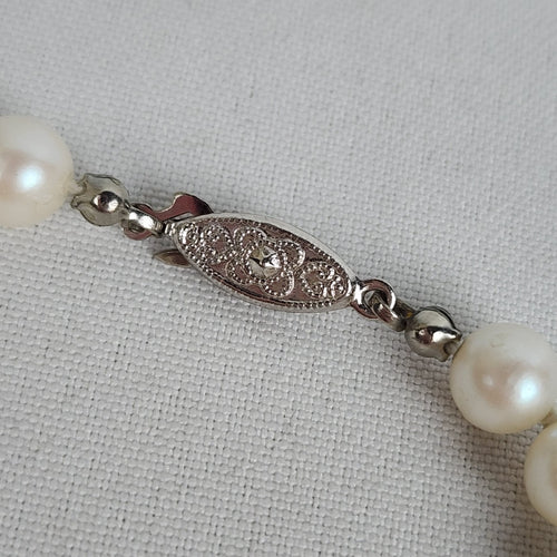 Vintage White Faux Pearl Bracelet