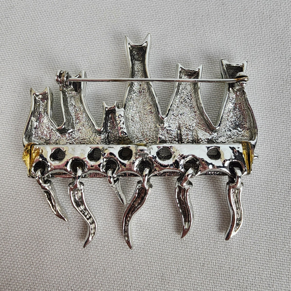 AJ Silver Tone Cats On The Fence Articulated Tails Brooch