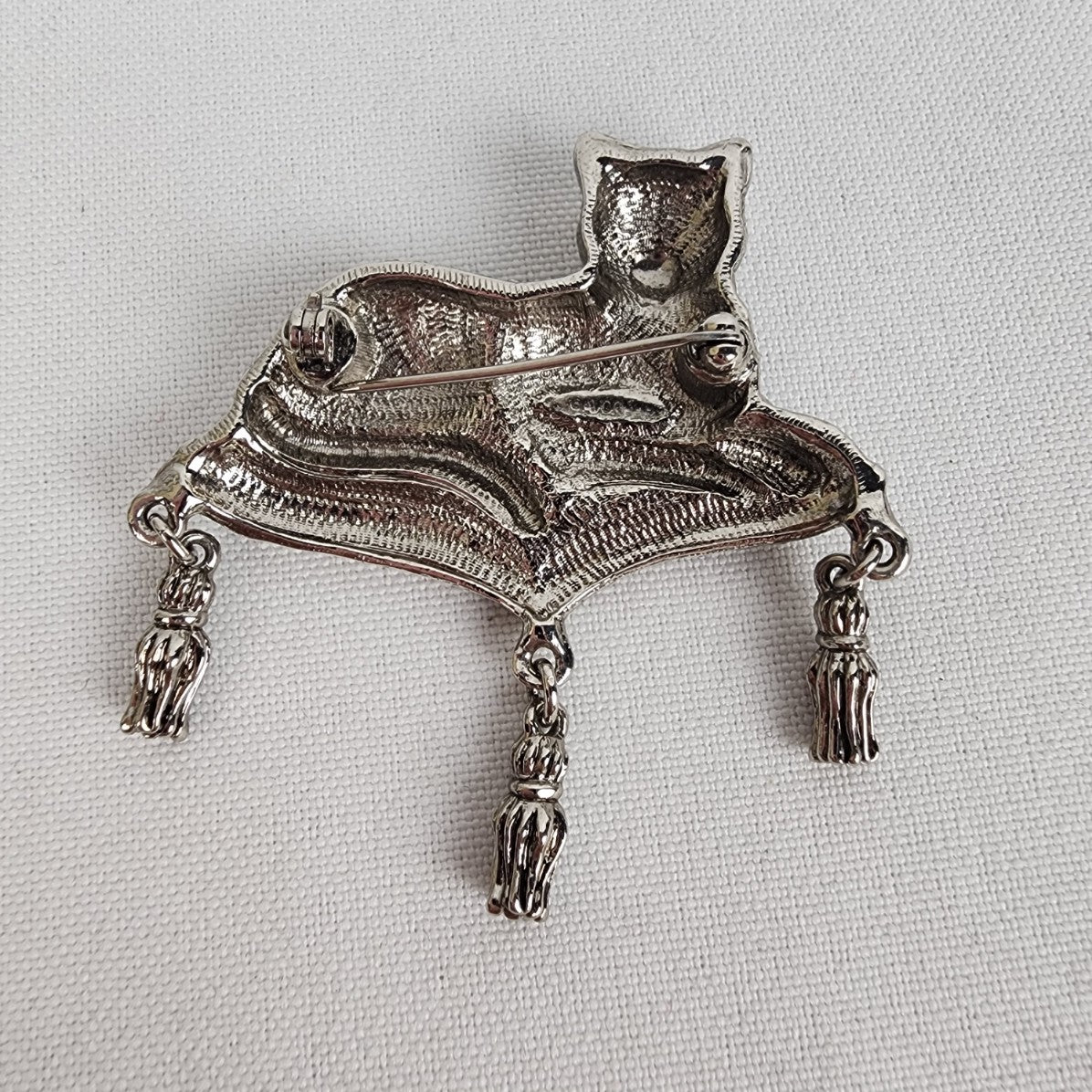 Vintage Avon Silver Tone Cat on a Pillow Brooch