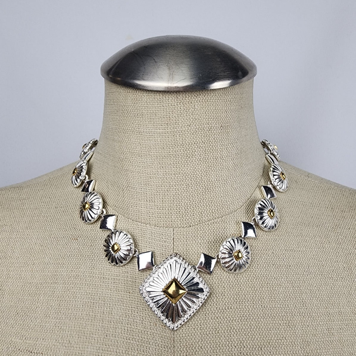 MN Silver Tone Western Necklace & Earring Set