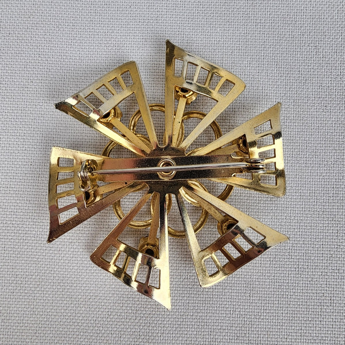 Vintage Gold Tone Flower Brooch