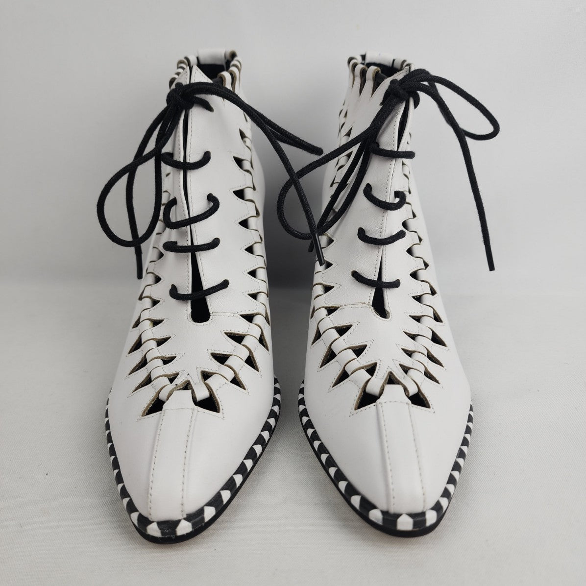 DJANGO & JULIETTE White Leather Lace Up Cut Out Heeled Boots Size 8.5