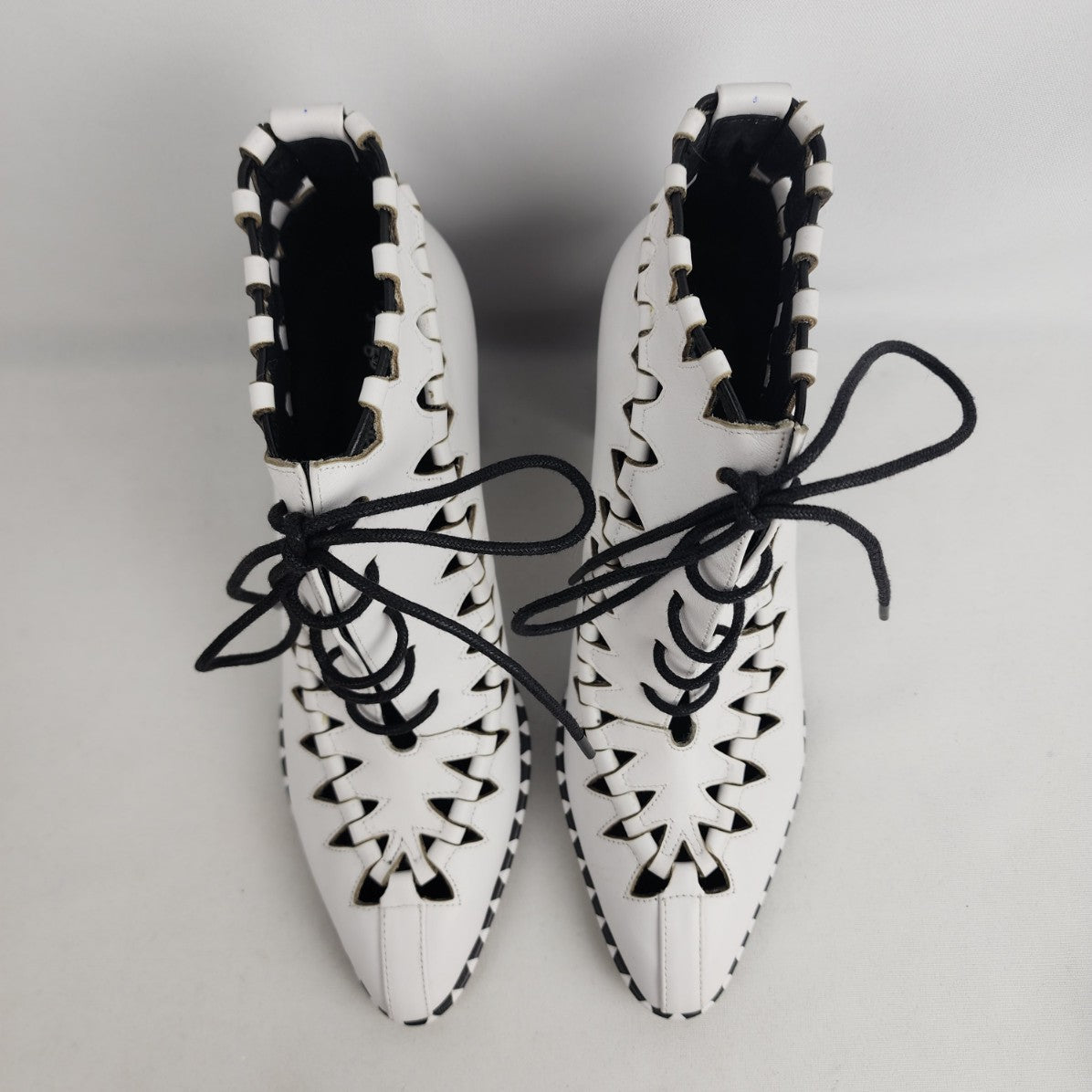 DJANGO & JULIETTE White Leather Lace Up Cut Out Heeled Boots Size 8.5