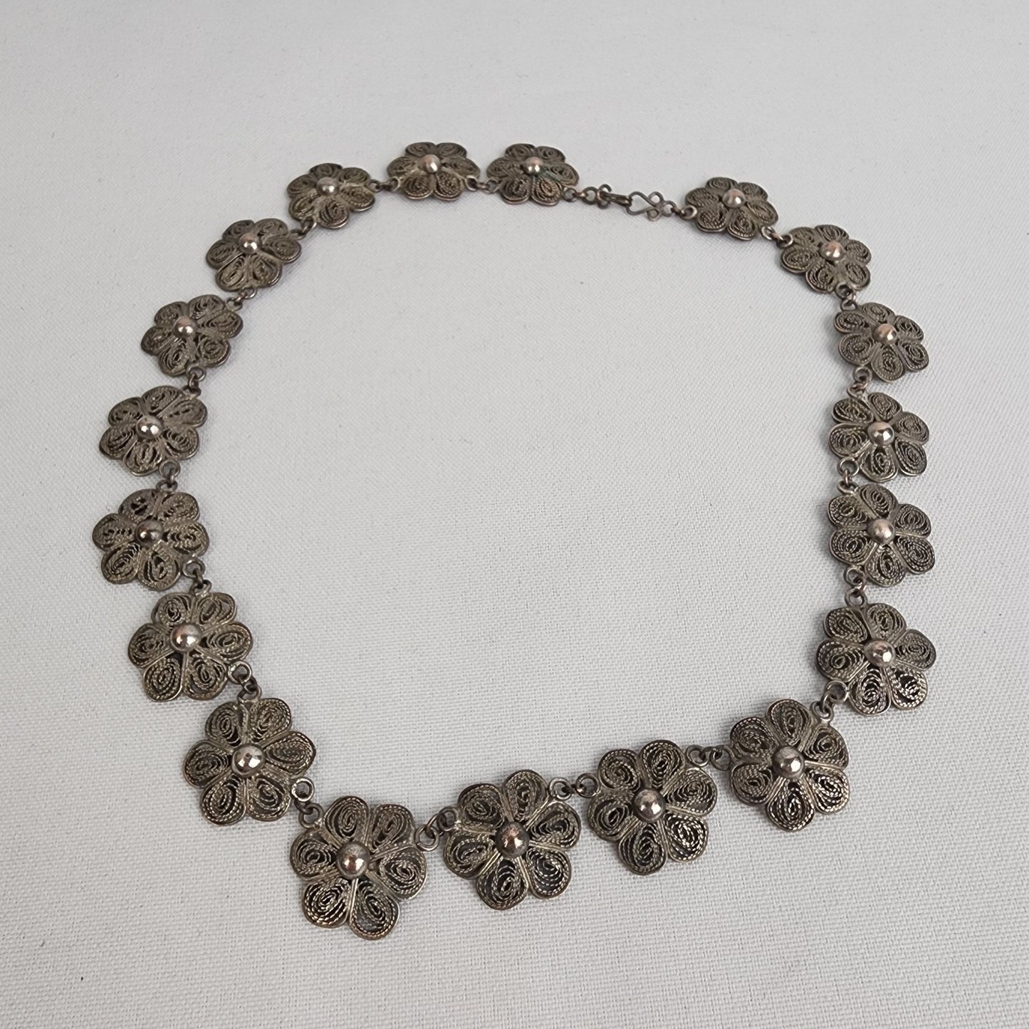 Vintage Silver Tone Floral Ling Necklace