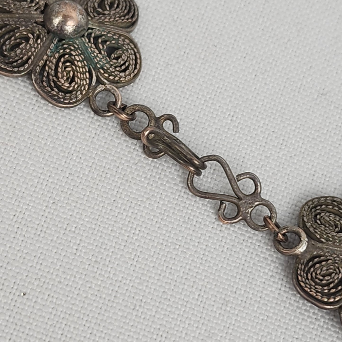 Vintage Silver Tone Floral Ling Necklace