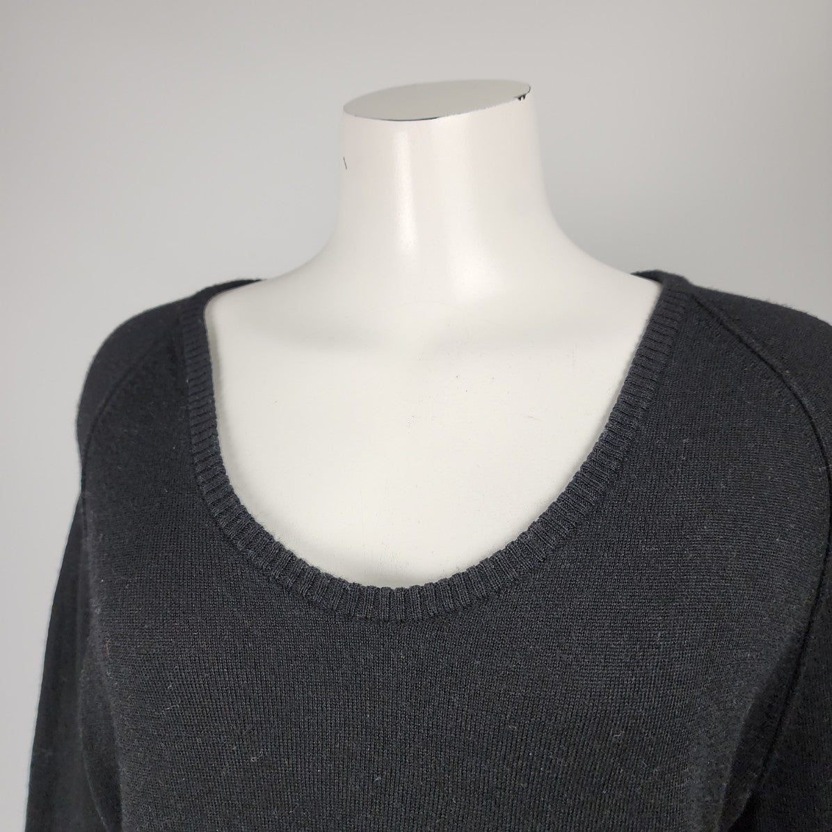 Lord & Taylor Black Merino Wool Knit Sweater Size M