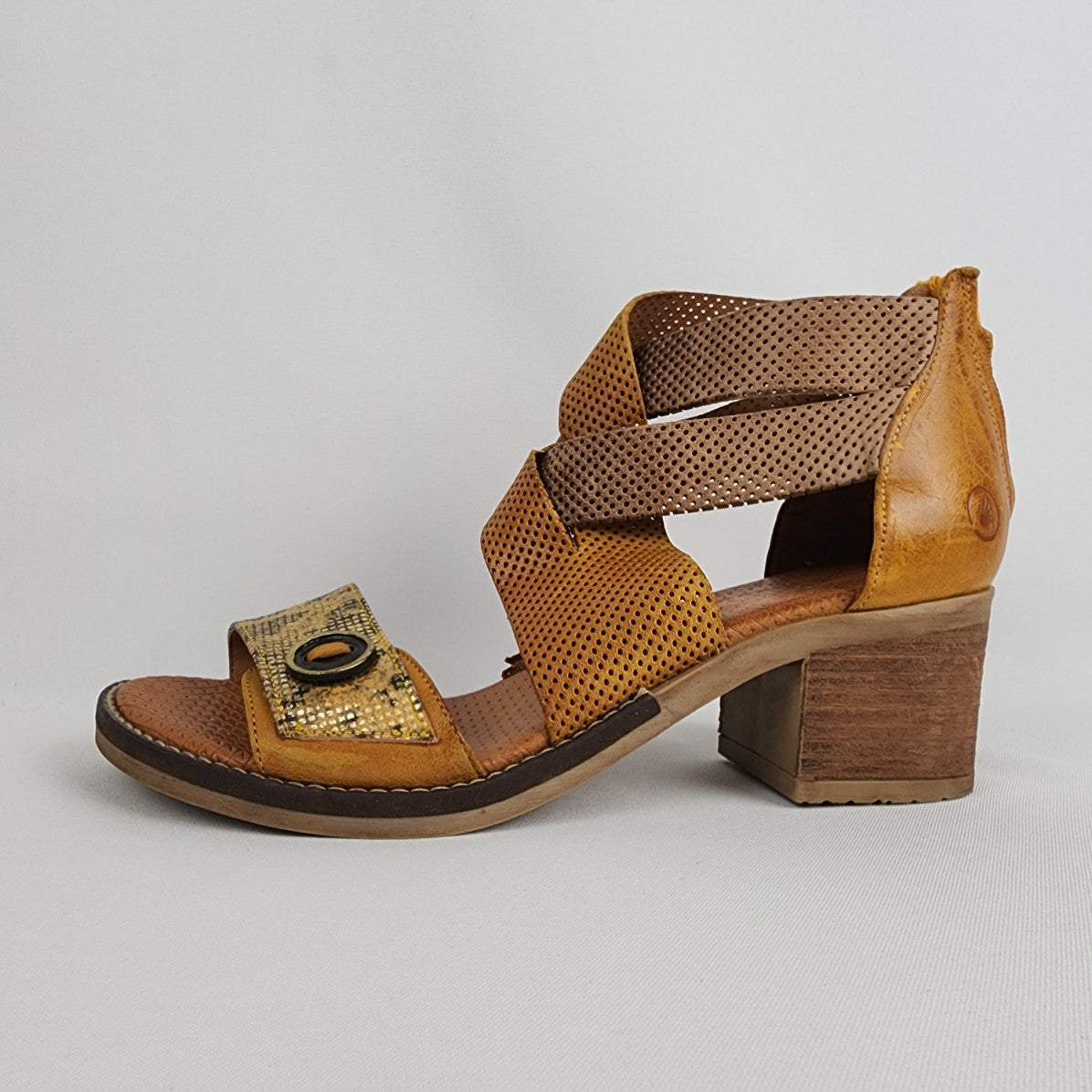 Casta Brown Strappy Block Heel Sandals Size 8.5