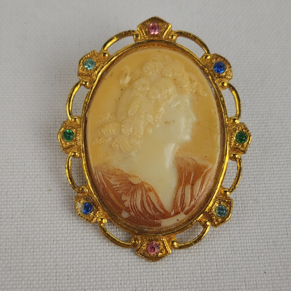 Vintage Gold Cameo Brooch