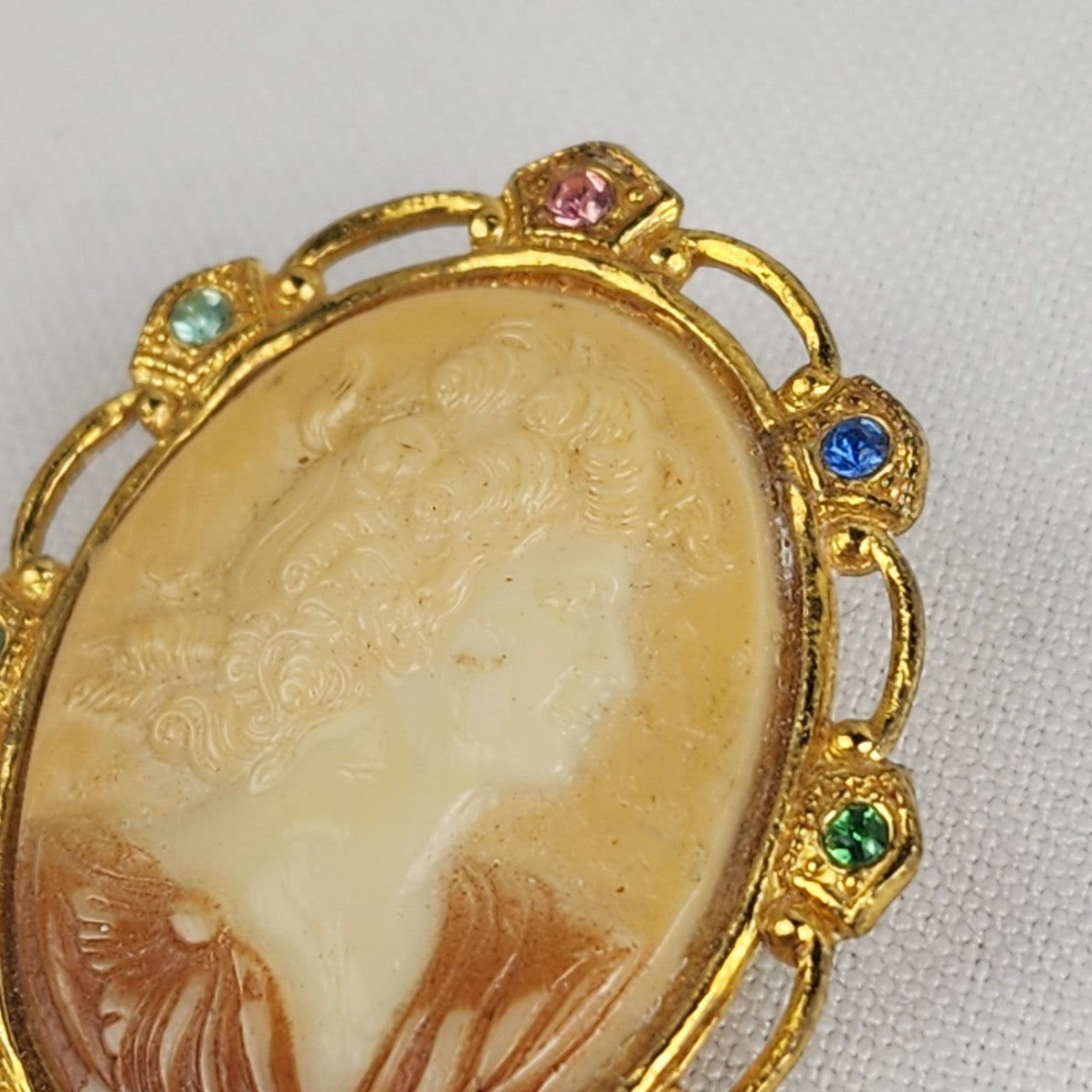 Vintage Gold Cameo Brooch