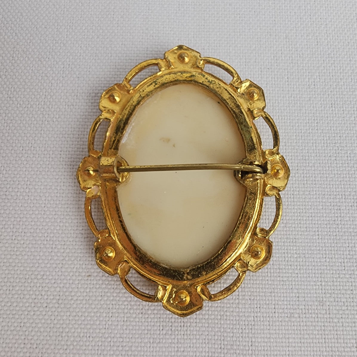 Vintage Gold Cameo Brooch