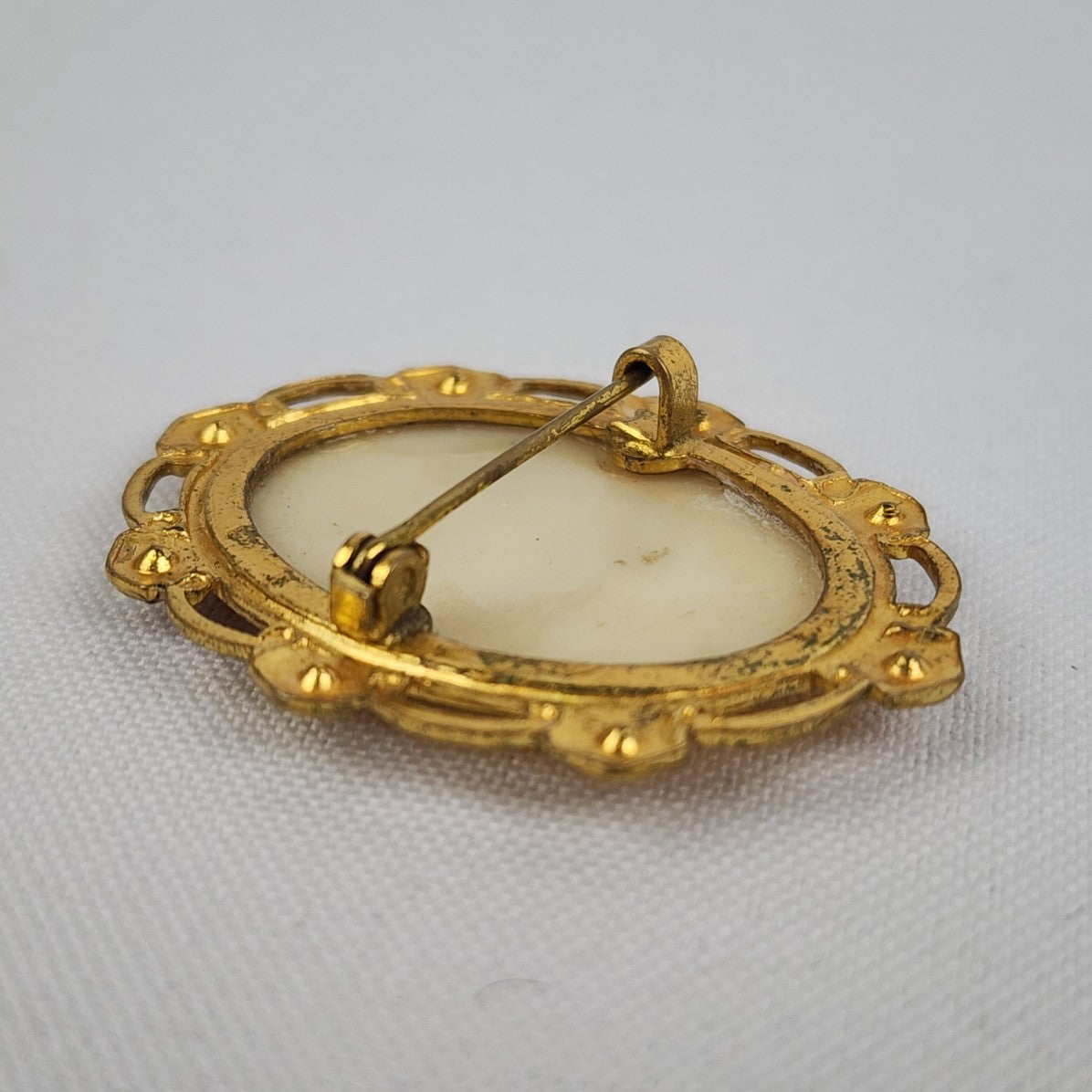 Vintage Gold Cameo Brooch