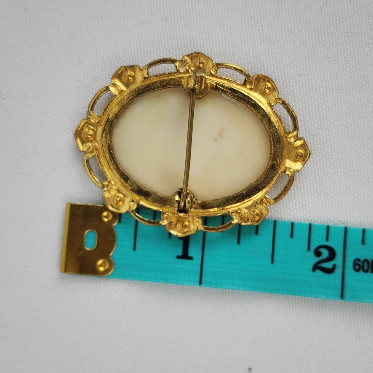 Vintage Gold Cameo Brooch