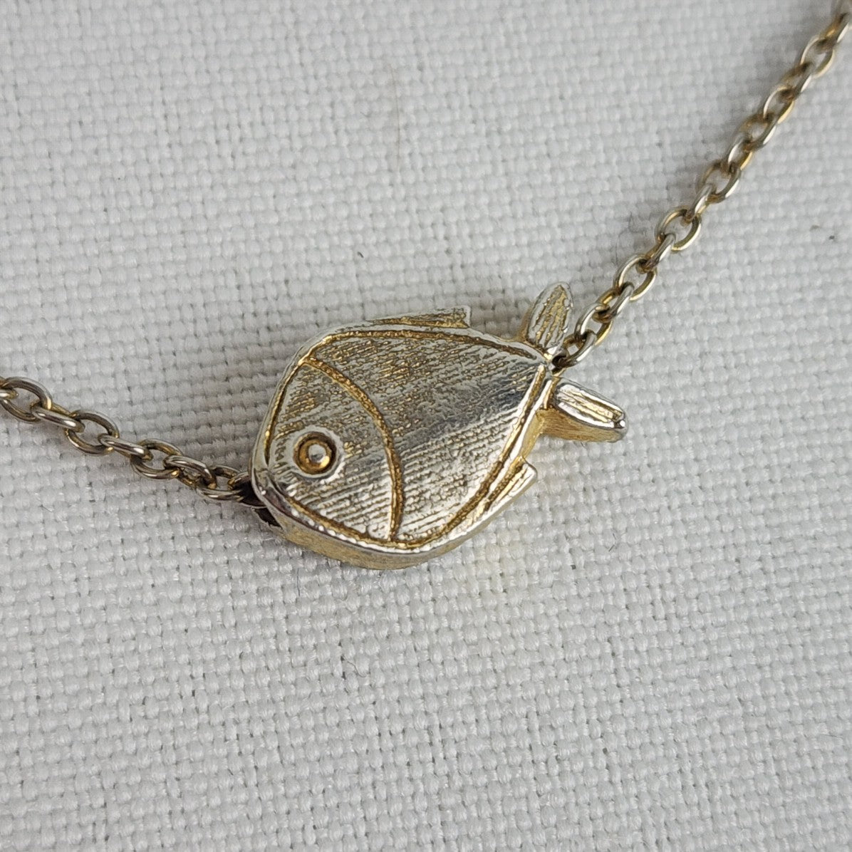 Vintage Gold Tone Tine Fish Pendant Chain Necklace