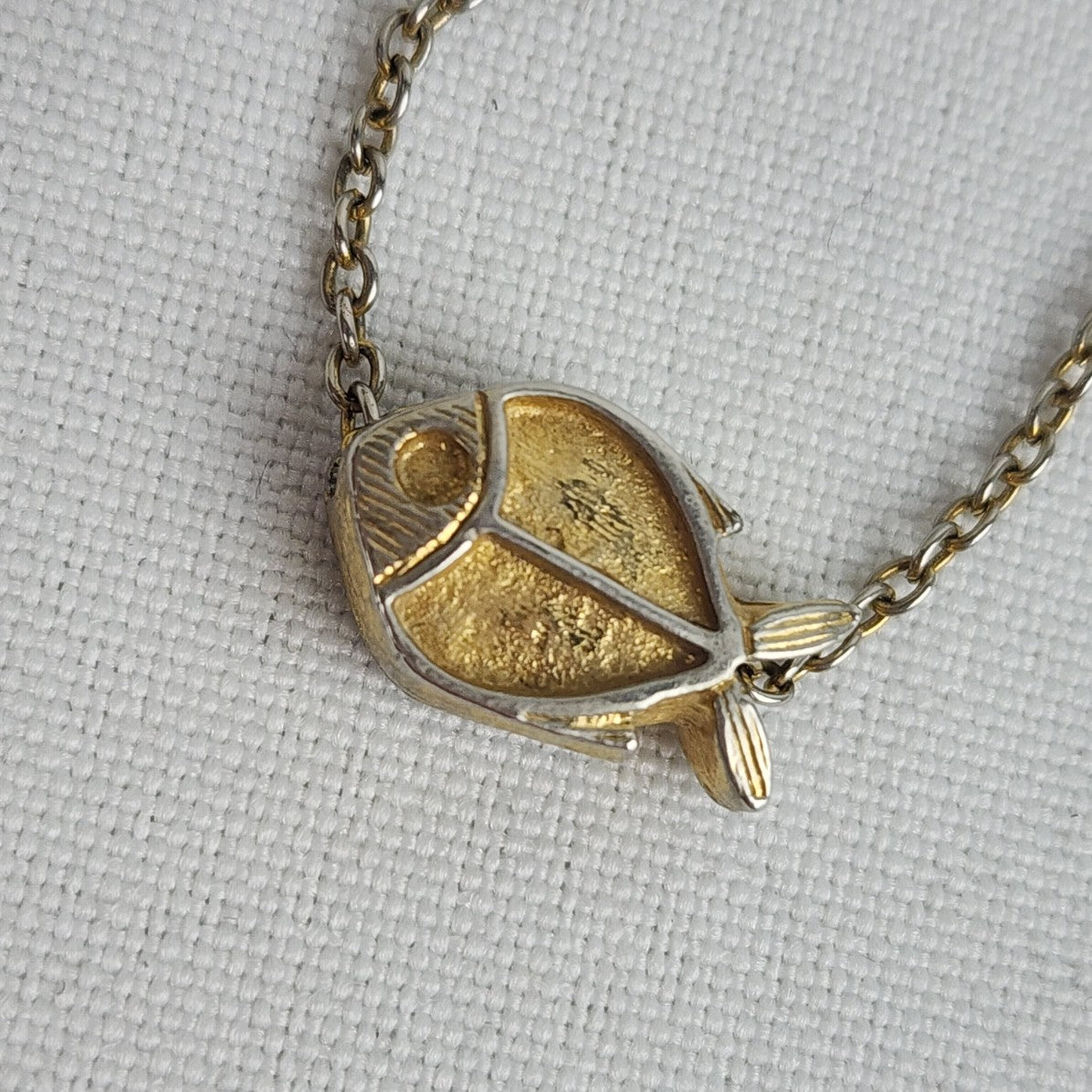 Vintage Gold Tone Tine Fish Pendant Chain Necklace