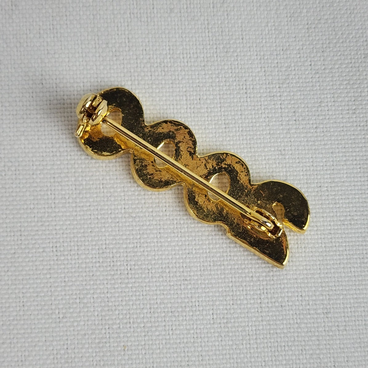 Vintage 2000 Gold Tone Rhinestone Brooch