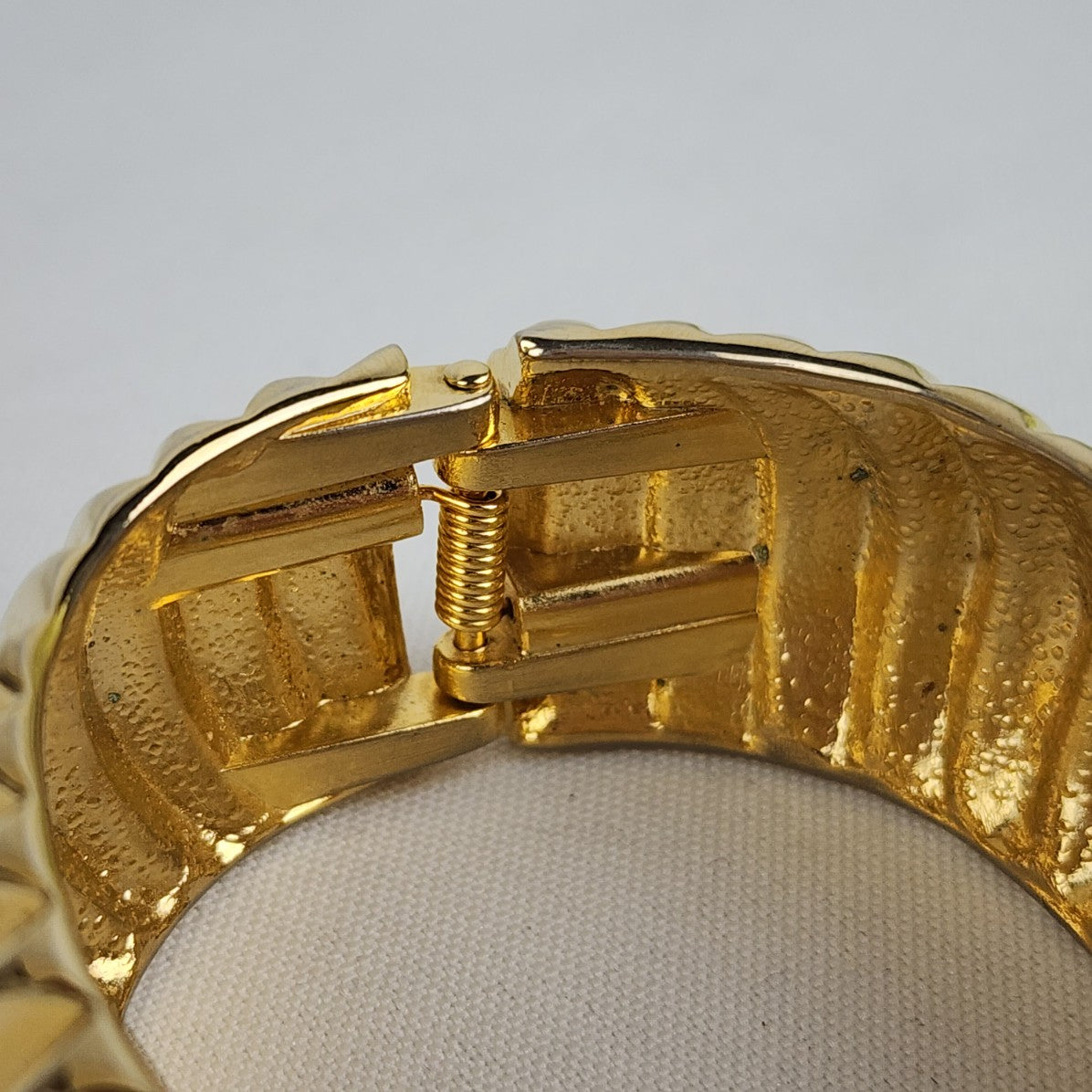 Vintage Gold Tone Hinge Bracelet