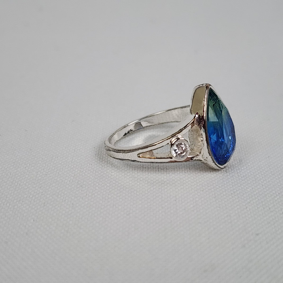 Aqua Blue Silver Tone Ring Size 8