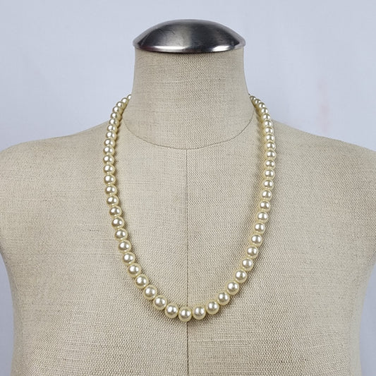 Vintage Cream Glass Faux Pearl Beaded Necklace