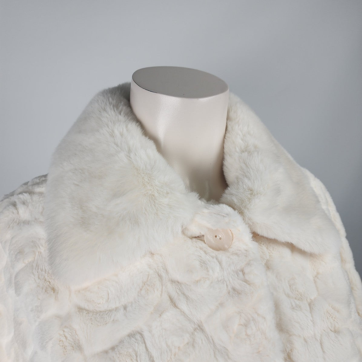 Joseph Ribkoff Cream Faux Fur Pea Coat Size XL