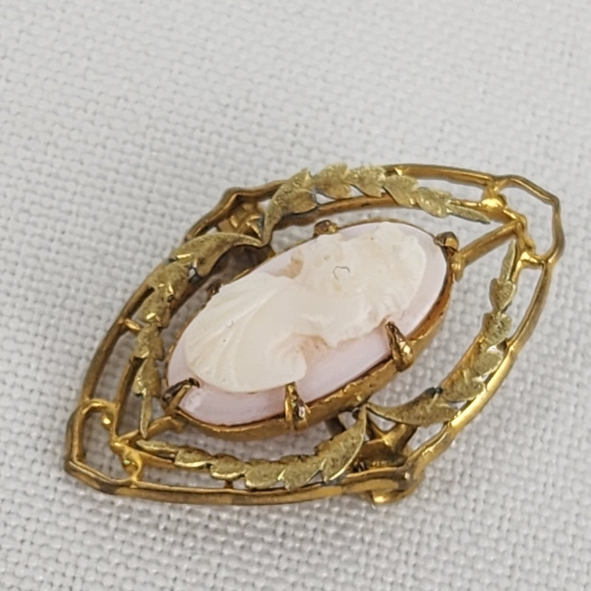 Vintage Gold & Pink Carved Cameo Brooch