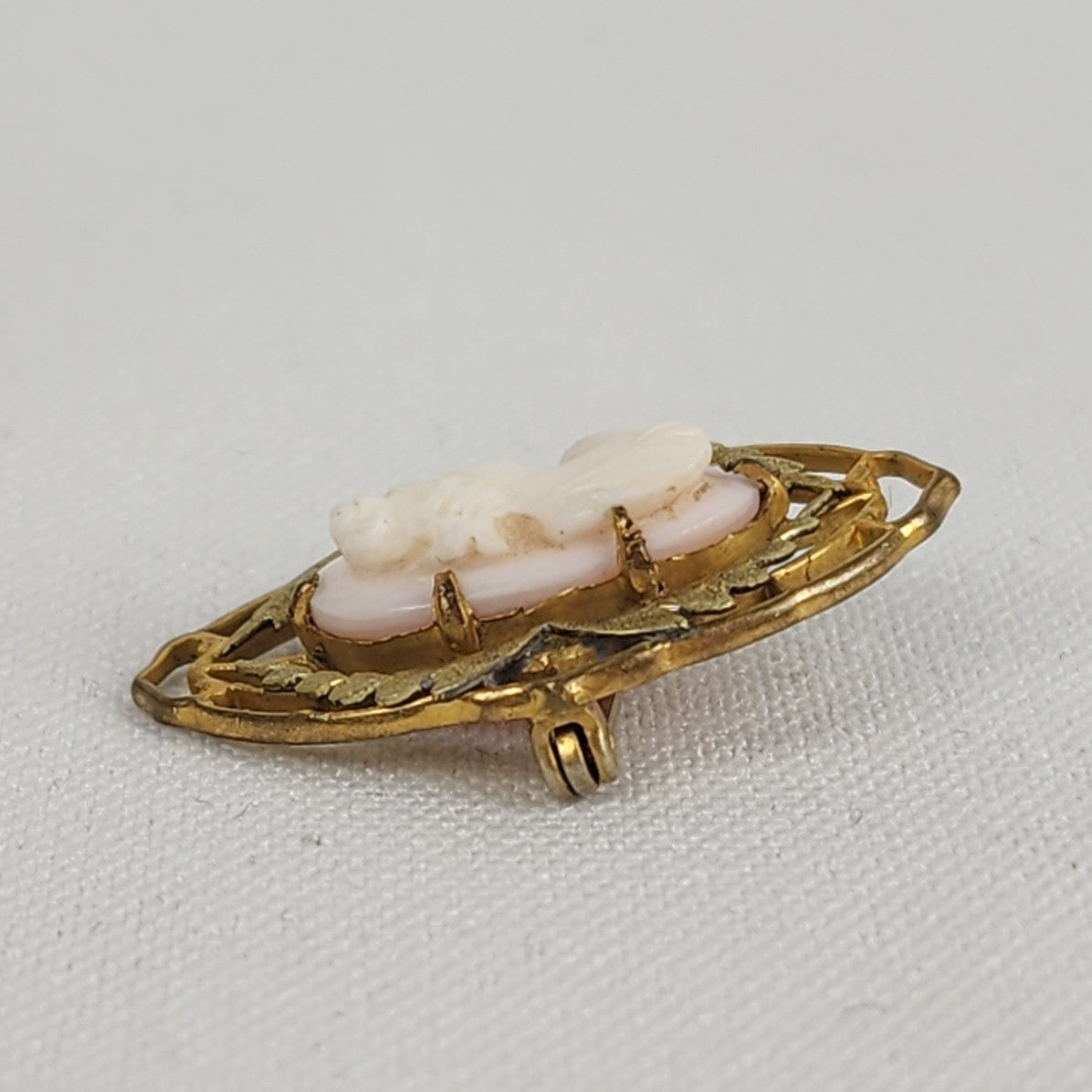 Vintage Gold & Pink Carved Cameo Brooch