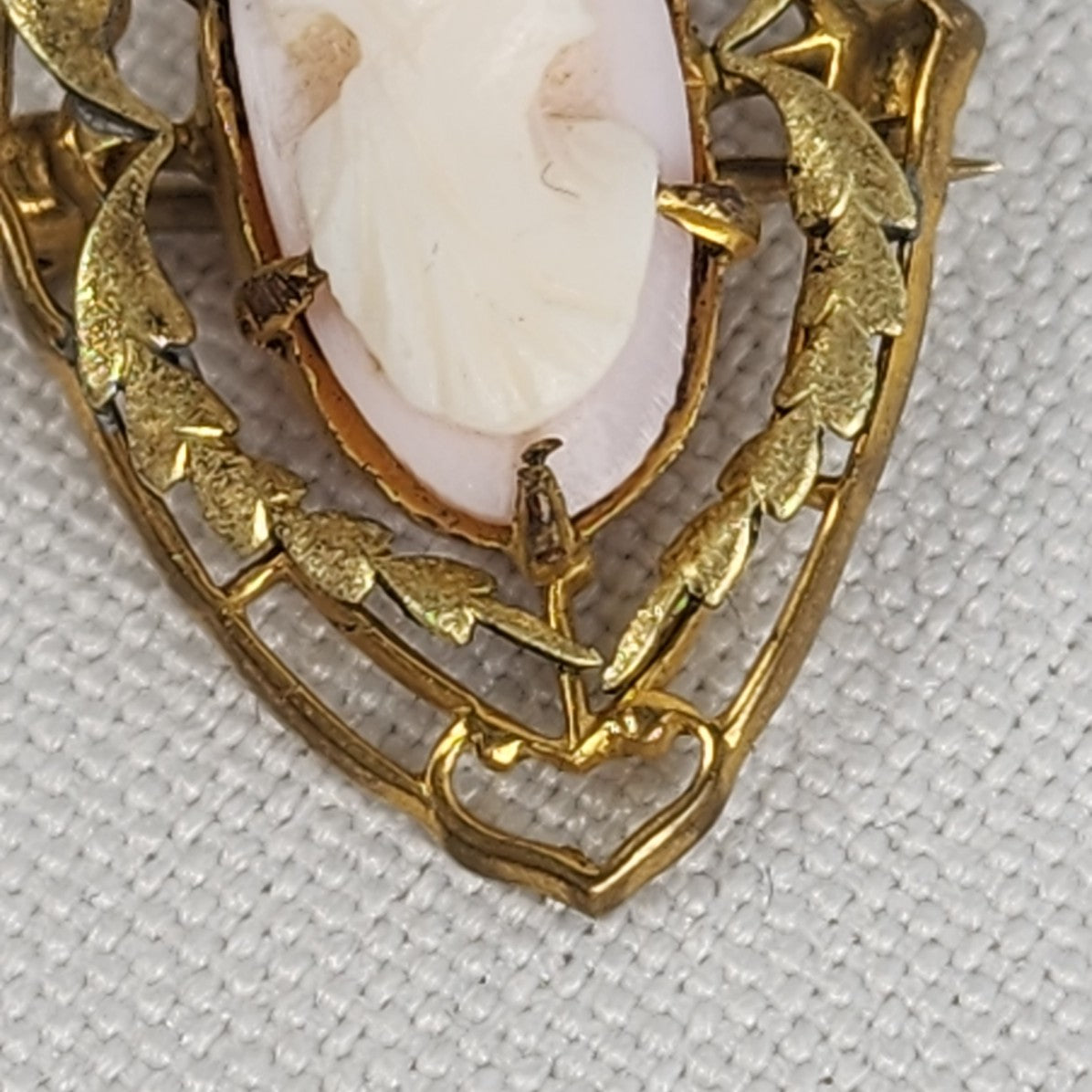 Vintage Gold & Pink Carved Cameo Brooch