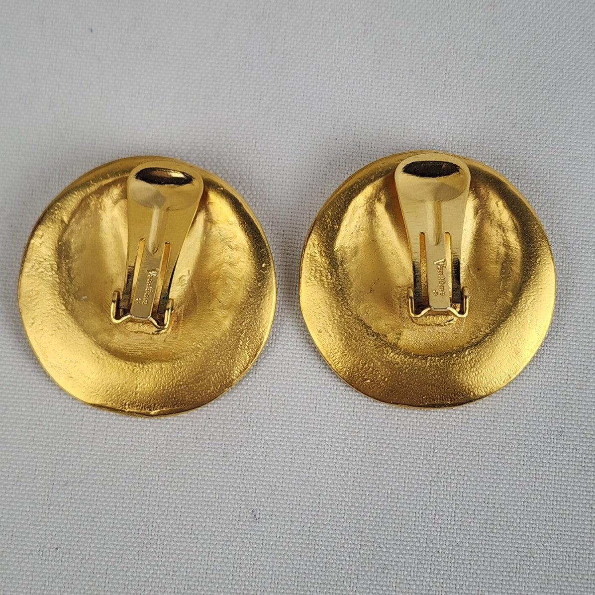 Vintage Vendome Hammered Gold & Red Clip On Earrings